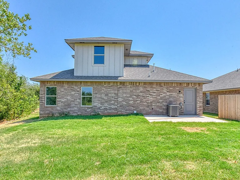 8101 Solare Pl — Photo 32