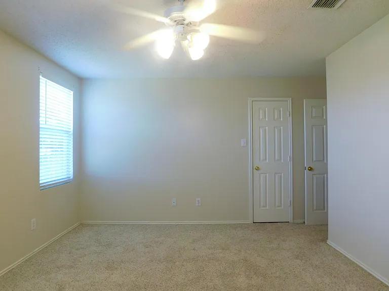 3230 Andalusian Dr — Photo 17