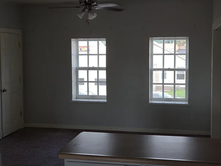 909 W 3rd St #7 — Photo 2