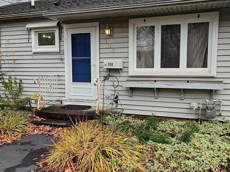 124 Iroquois St — Photo 18
