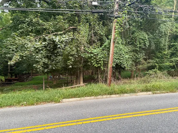 Dark Hollow Road, Port Jefferson, NY 11777