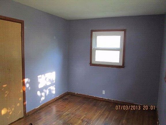 3rd image of 2436 S Saint Clair Ave