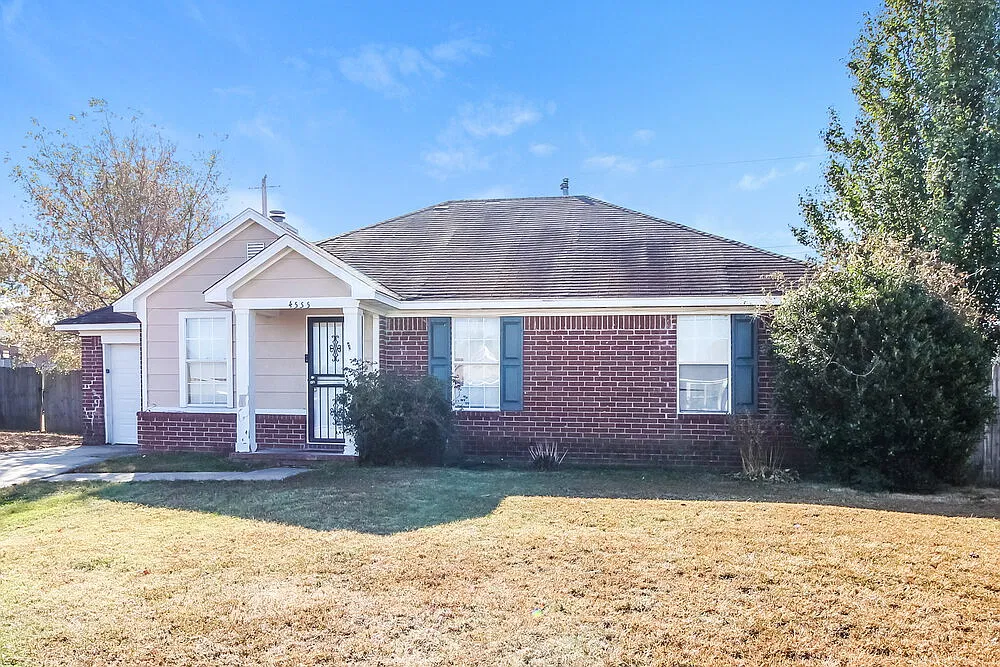 3 bed, 2.0 bath, 1334 sqft, $1,450 — Photo 1