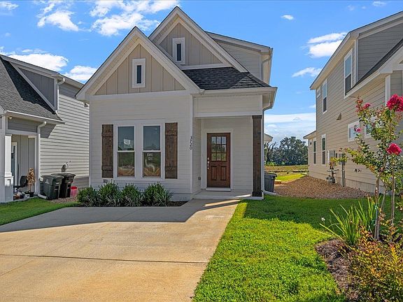 3rd image of 3720 Meadow Vista Ln