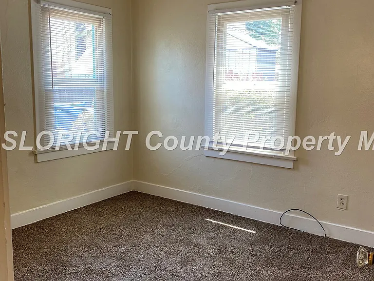 726 Johnson Ave — Photo 9