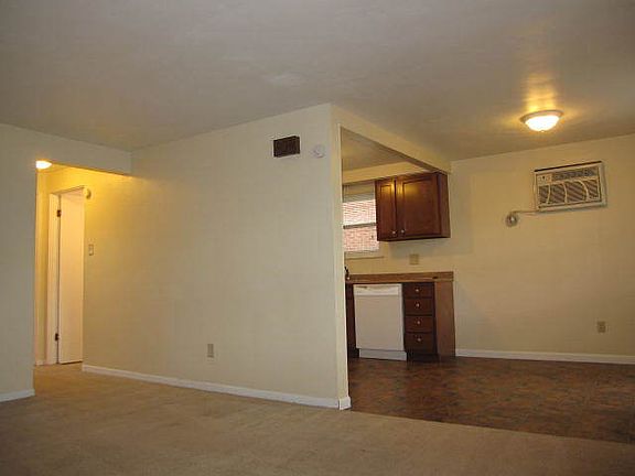 2nd image of 2528 Columbia Ave APT 4