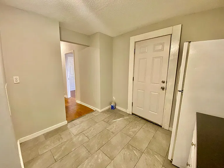 301 17th Ave Ne — Photo 3