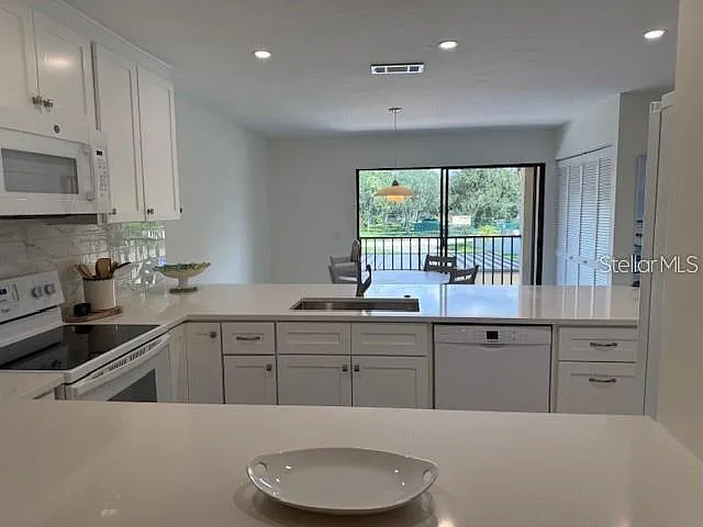 6120 Country Club Way #207 — Photo 6