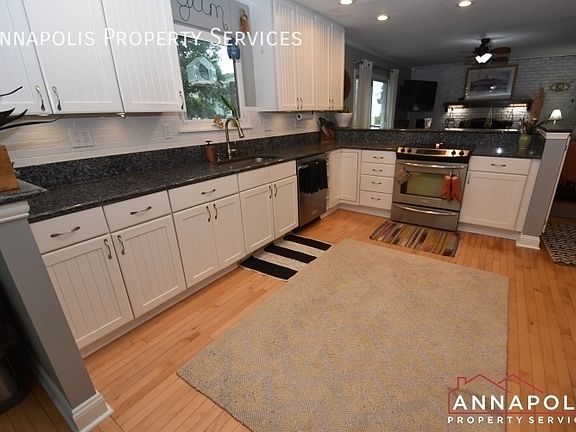 5th image of 449 Alfreton Ct