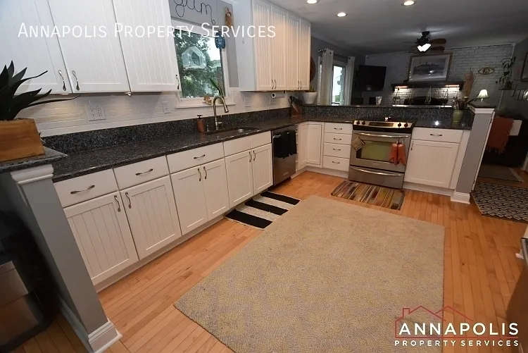 449 Alfreton Ct — Photo 5