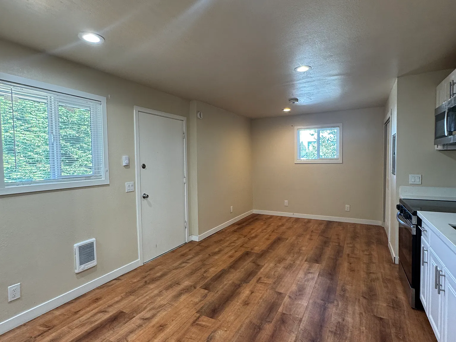 Studio, 500 sqft, $1,350 — Photo 4