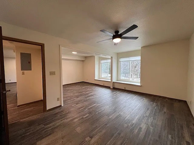 3951 Fairway Hills Dr — Photo 14