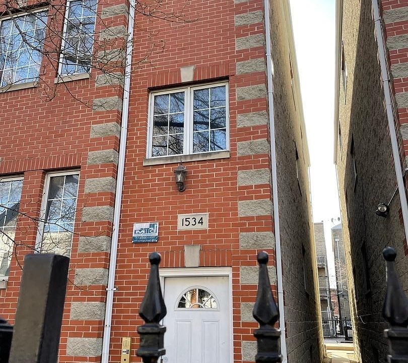 1st image of 1538 N Claremont Ave #1