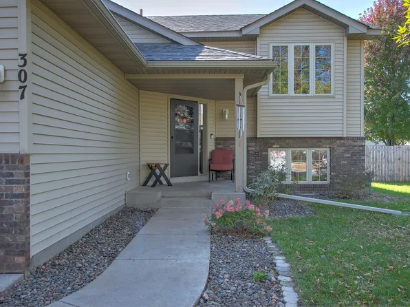 307 Dogwood St, Isanti, MN 55040