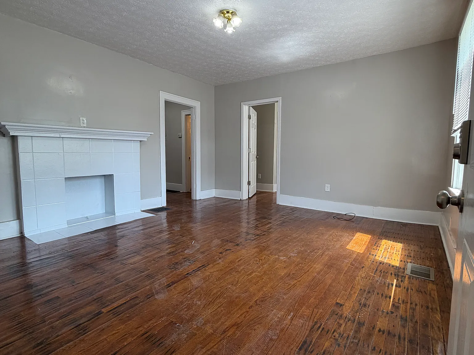 4 bed, 1.5 bath, 1200 sqft, $1,400 — Photo 3