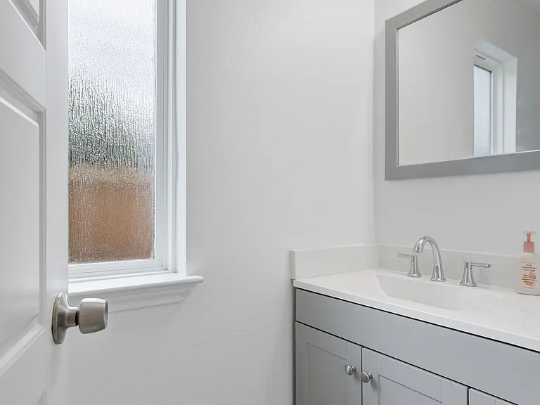 2204 Ash Crescent St #2204 — Photo 6