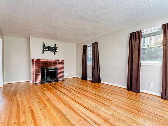 5th image of 4202 Lincoln Ave