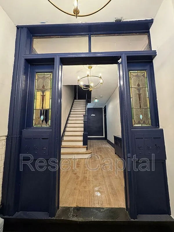 4 bed, 2.0 bath, 1400 sqft, $2,450 — Photo 3