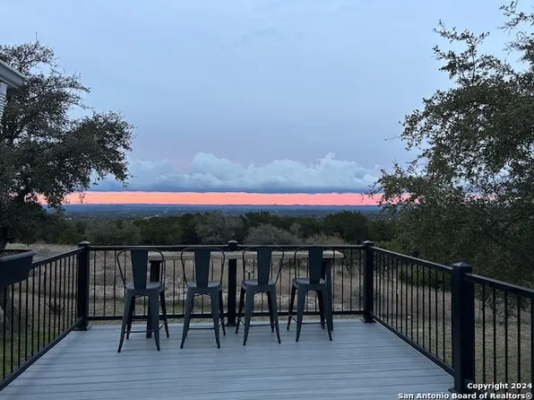 579 oak view, Lakehills, TX 78063