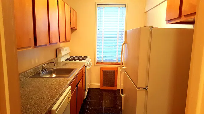 Rented by Realty Queens LLC | media 4