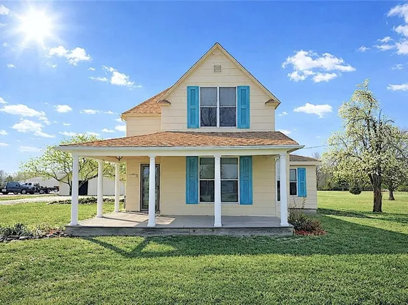 819 W 7th Ave, Garnett, KS 66032