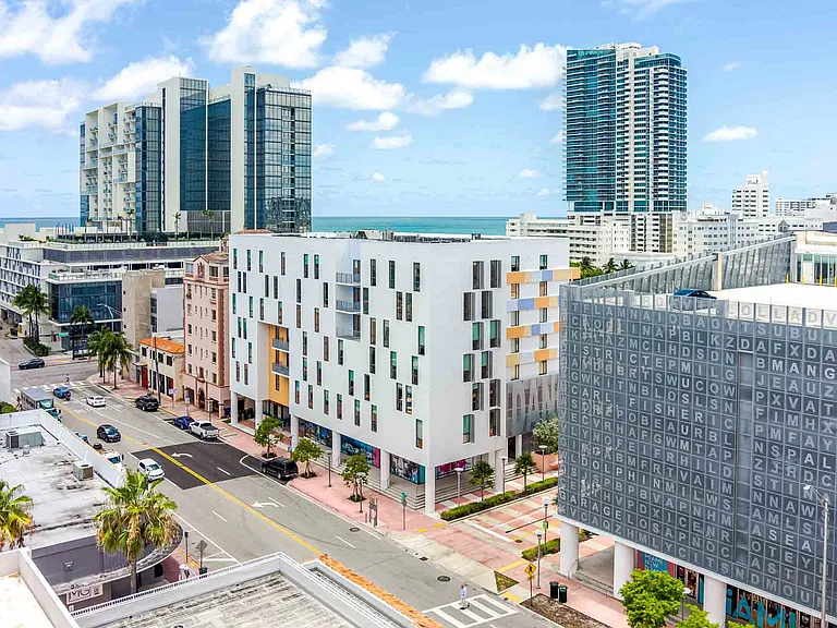 The Anamar at Collins Park — Photo 34
