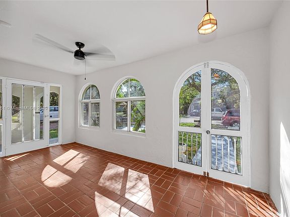 5th image of 533 Minorca Ave