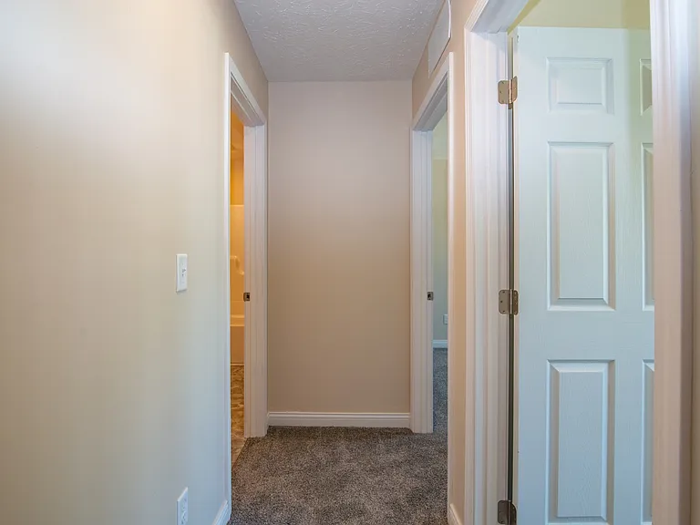 203 Dixon Cir — Photo 31