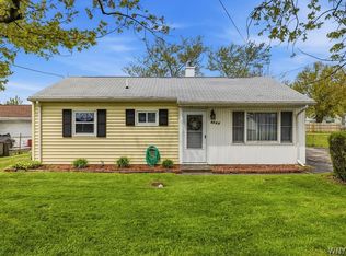 4540 Isherwood Dr, Niagara Falls, NY 14305