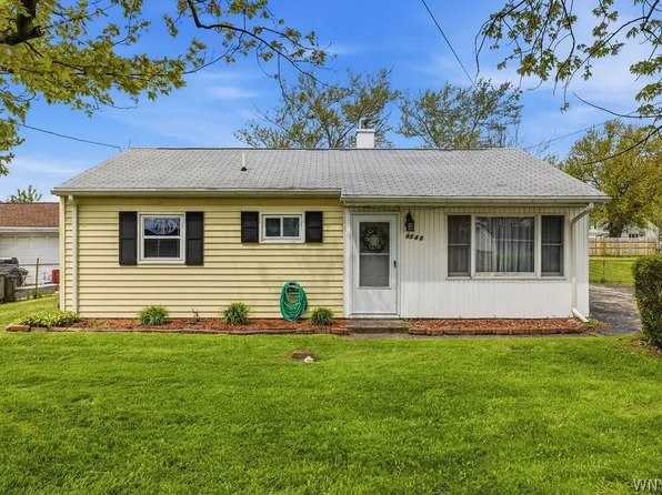 4540 Isherwood Dr, Niagara Falls, NY 14305