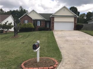 4 Shanda Ct, Thomasville, NC 27360