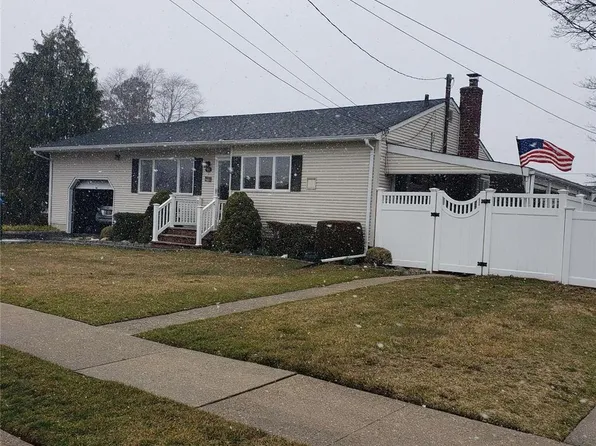 185 N Nassau Avenue, Massapequa, NY 11758