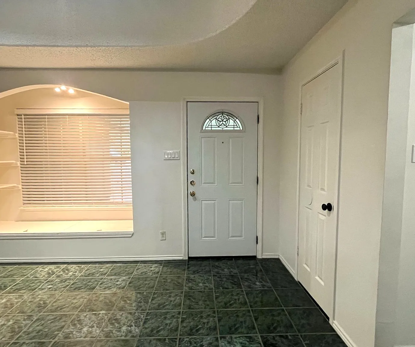 4 bed, 1509 sqft, $1,825 — Photo 3
