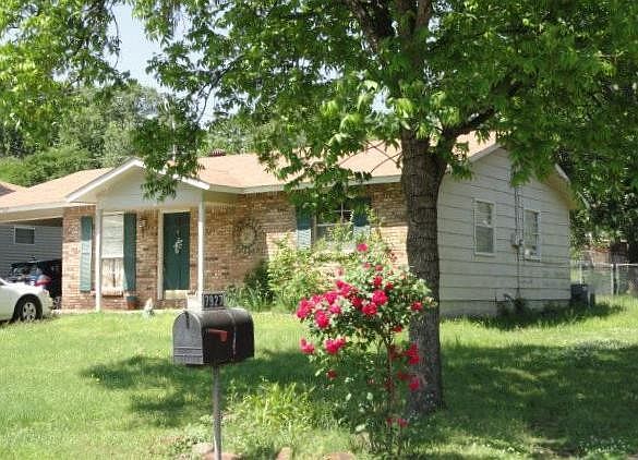 2nd image of 7931 N Claremont Ave