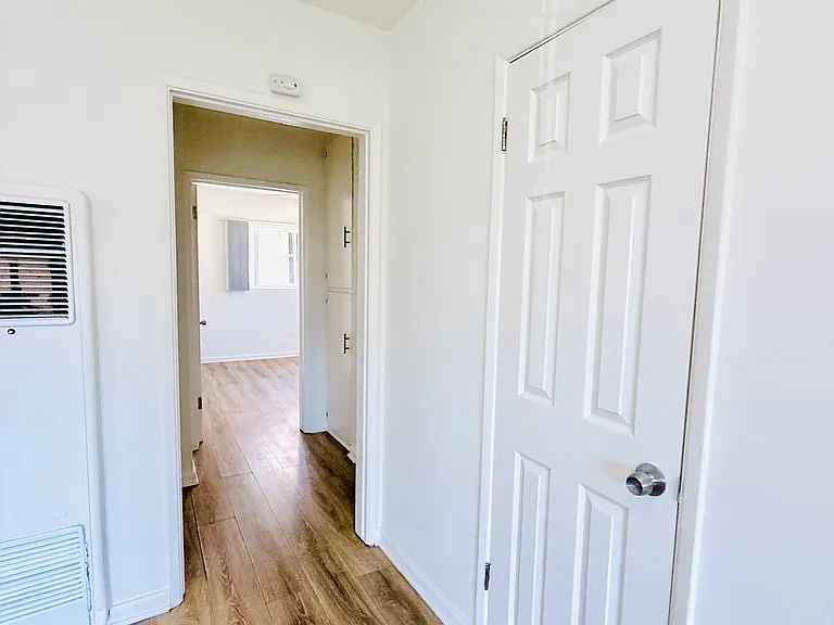 7045 Whitsett Ave #3 — Photo 11