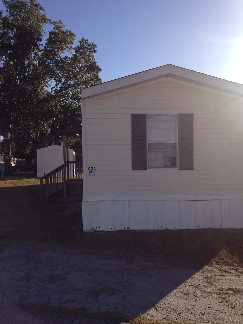 3 bed, 980 sqft, $950 — Photo 1