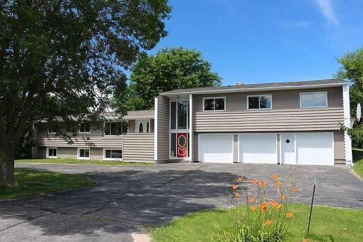 2nd image of N5647 Indianhead Dr