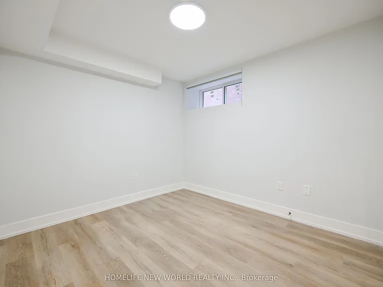 997 Dufferin St #LOWER — Photo 9