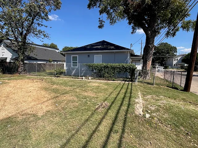 2545 Metropolitan Ave — Photo 7