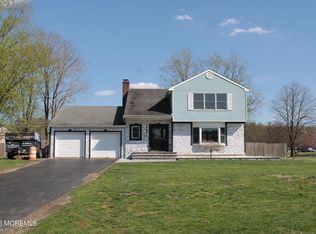 25 Taylors Mills Road, Manalapan, NJ 07726