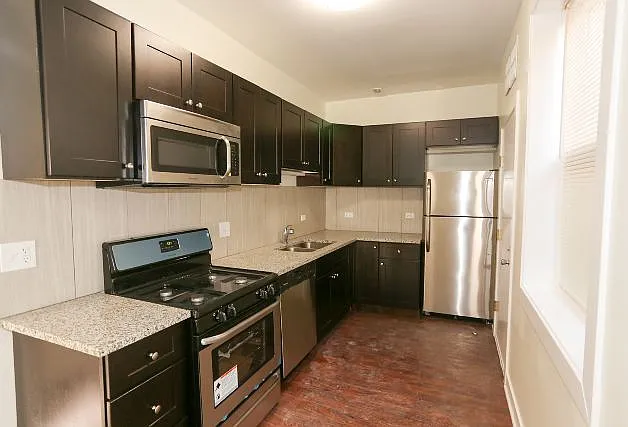 2944 W Montrose Ave #3 — Photo 3