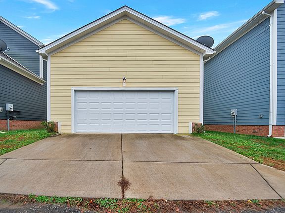2nd image of 109 Saint Charles Pl