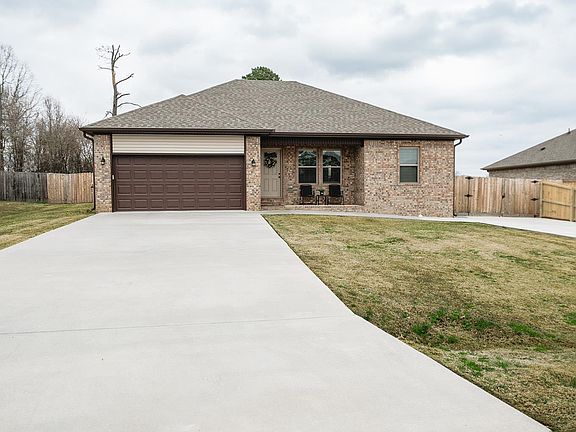 4th image of 606 Macy Ln