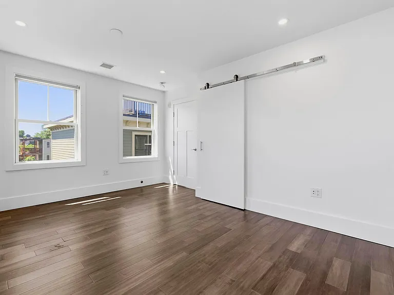 10 Spring Garden St #3 — Photo 13