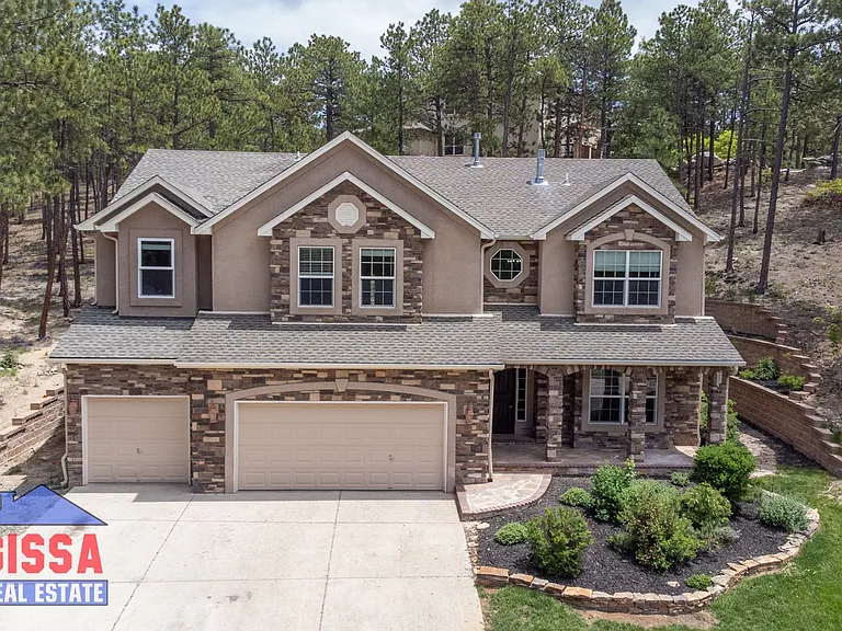 1043 Longspur Ln — Photo 1