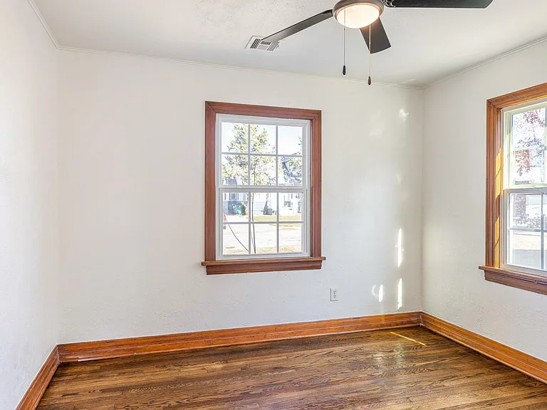 2242 W Eubanks St — Photo 14