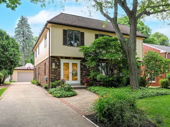 9215 Wilson BOULEVARD, Wauwatosa, WI 53226