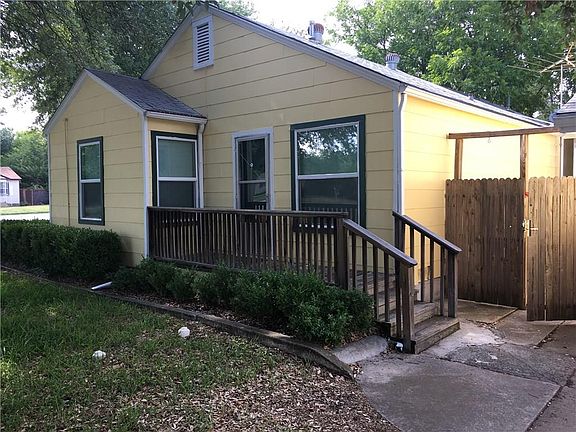 3rd image of 1400 Long Ave