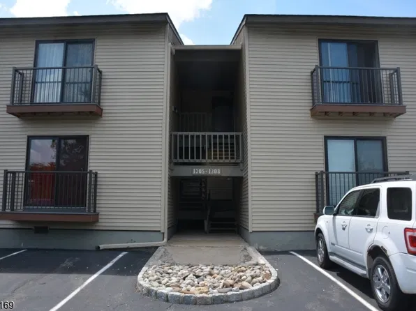 1306 Spruce Hills Dr, Glen Gardner Boro, NJ 08826
