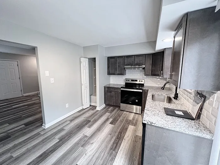 3 bed, 1.0 bath, $1,500 — Photo 3